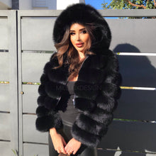 Carica l'immagine nel visualizzatore di Gallery, Giacca  corta in pelliccia di volpe nera con cappuccio