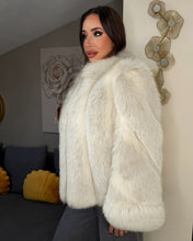 Load the image into the Gallery viewer, Silvia
