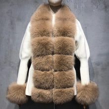Load image into Gallery viewer, Cardigan di lana con pelliccia di volpe camel e penna