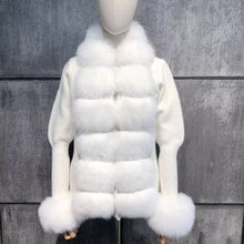 Load the image into the Gallery viewer, Cardigan di lana con pelliccia di volpe bianca