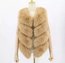 Load the image into the Gallery viewer, Gilet corto in pelliccia di volpe camel