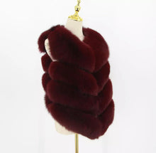 Load the image into the Gallery viewer, Gilet corto in pelliccia di volpe burgundy