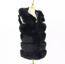 Carica l&#39;immagine nel visualizzatore di Gallery, Gilet con cappuccio pelliccia di volpe nero
