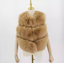 Load the image into the Gallery viewer, Gilet di volpe corto camel