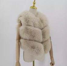 Load the image into the Gallery viewer, Gilet di volpe corto beige