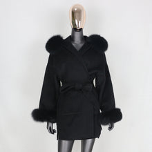 Load image into Gallery viewer, Cappotto di cashmere con cappuccio e pelliccia di volpe nera