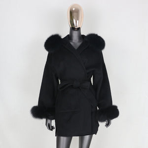 Cappotto di cashmere con cappuccio e pelliccia di volpe nera