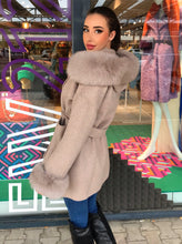 Load image into Gallery viewer, Cappotto di cashmere con cappuccio e pelliccia di volpe