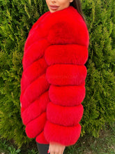 Load the image into the Gallery viewer, Pelliccia di volpe lunga con maniche rossa